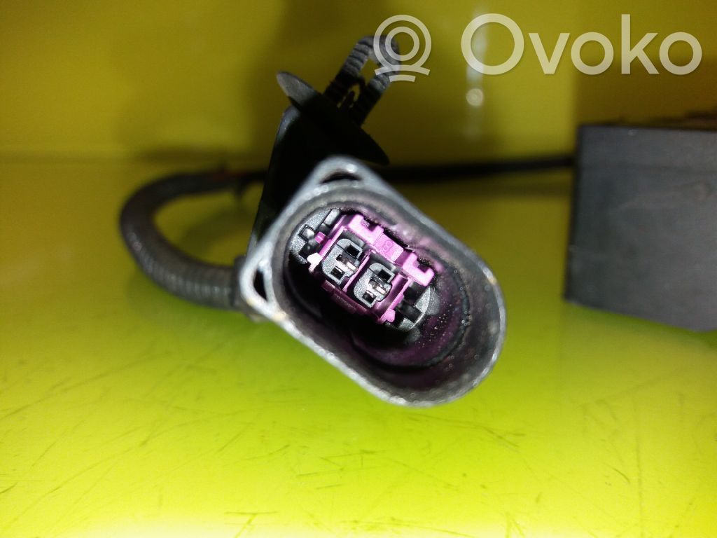 Tie down hook / loop   5P1823509D