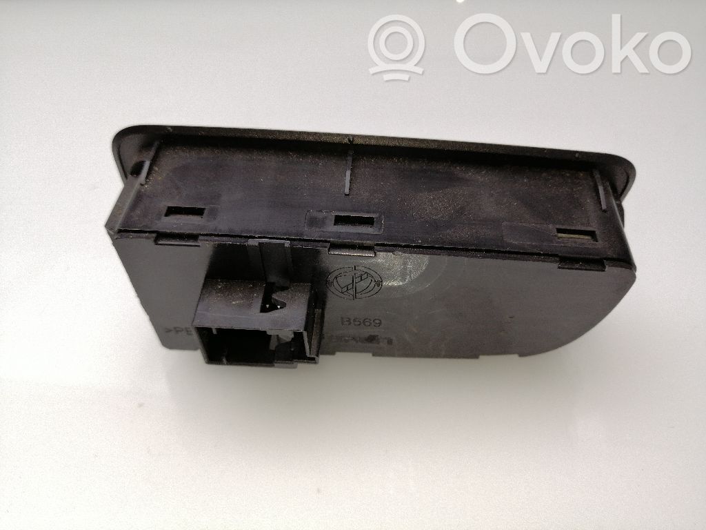 Fiat Fiorino Butoane/comutatoare pe volan 