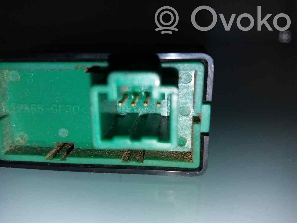 Nissan NP300 Interruptor de luz 