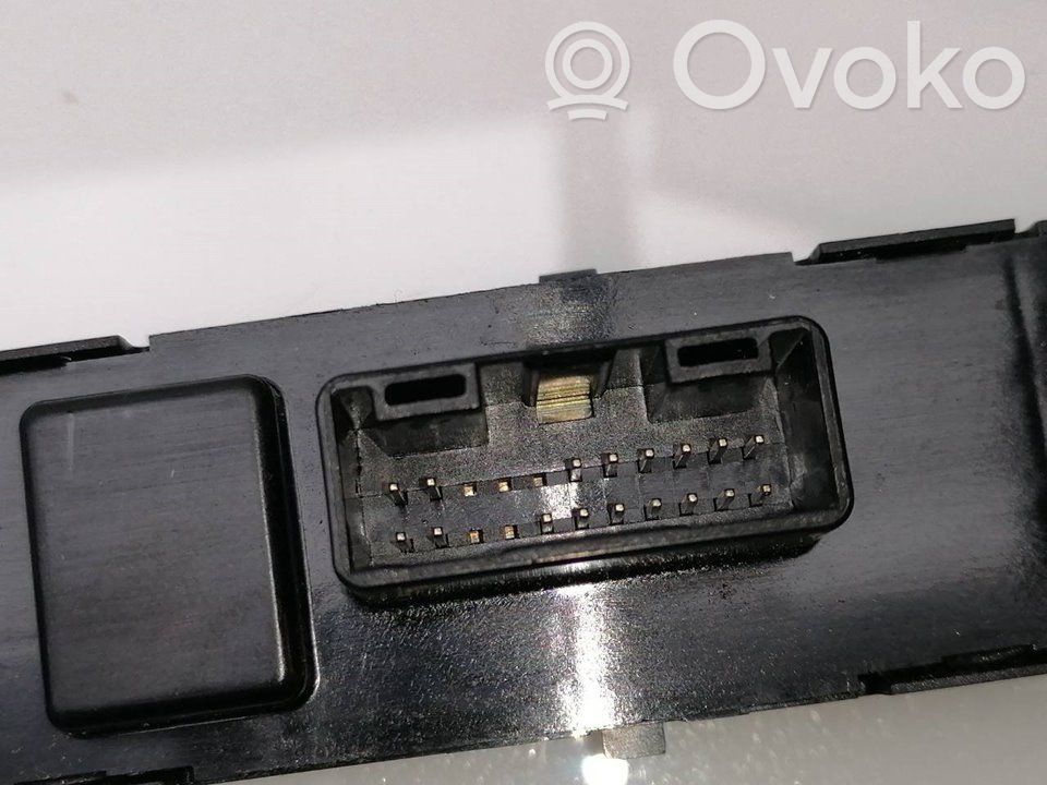 Mitsubishi L200 Comutator lumini pericol 