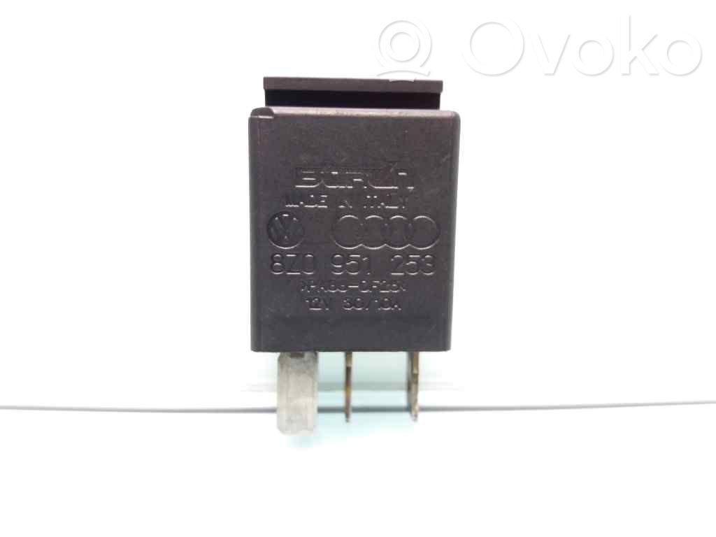 Muu rele   8Z0951253,395
