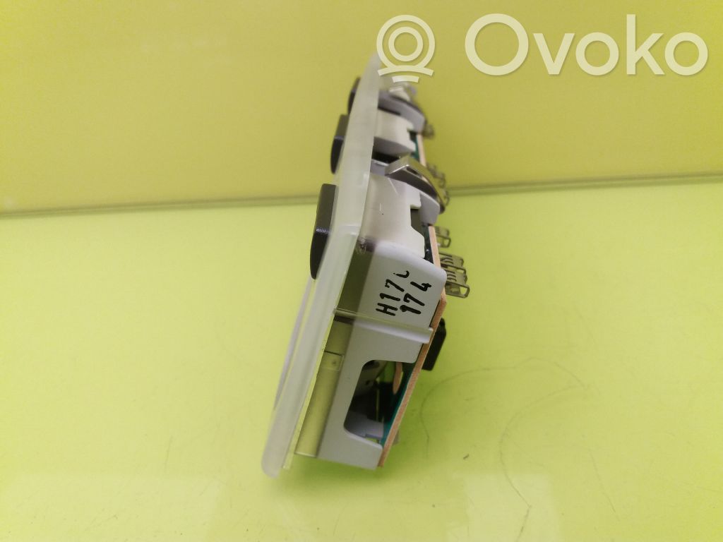 Panel oświetlenia wnętrza kabiny   63316912631