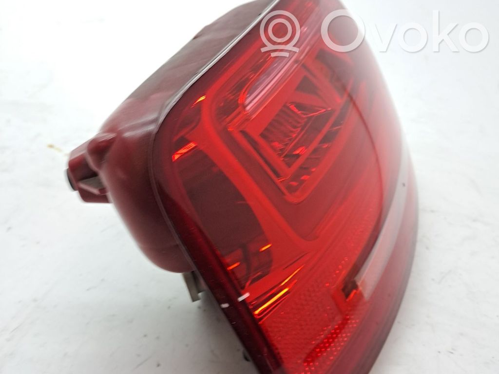 Lámpara de faros/luces traseros   4H0945095