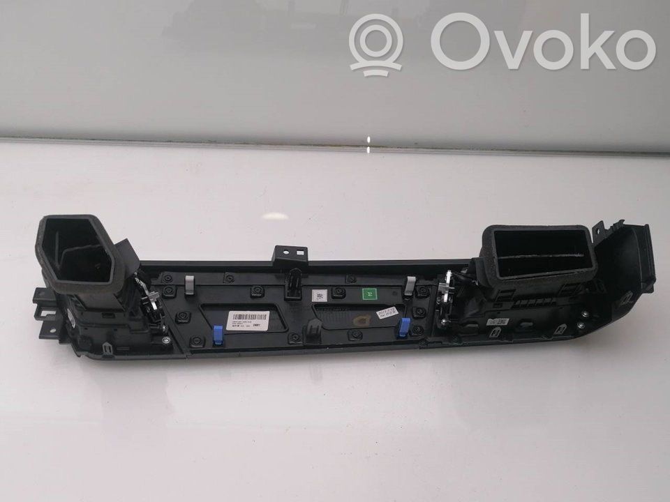 KIA Niro Dysze / Kratki środkowego nawiewu deski rozdzielczej 