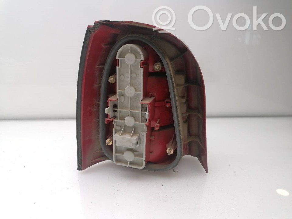Audi A4 S4 B6 8E 8H Takavalon polttimo 