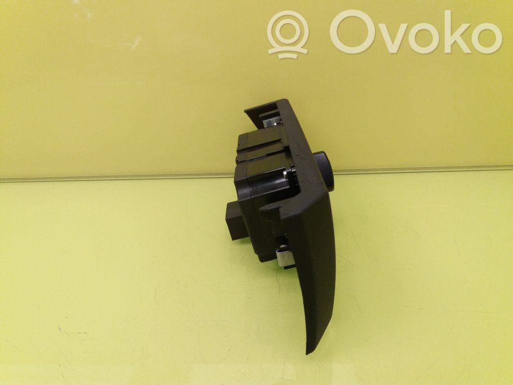 Light switch   6953741,33290103