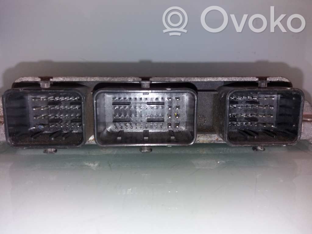 Unidad de control/módulo ECU del motor   8200851165,8200700600,S120202116A