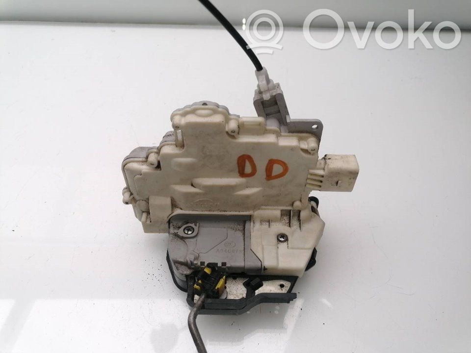 Serrure de porte avant   8E1837016AA