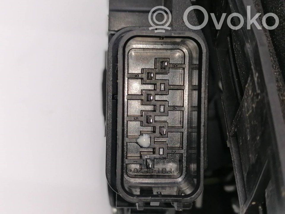 Ford C-MAX I Aizmugurē slēdzene 