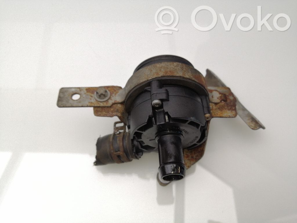 Mercedes-Benz A W176 Pompa dell’acqua