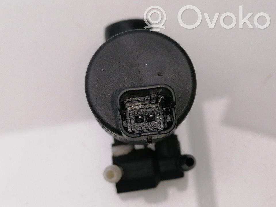 Renault Kangoo I Windscreen/windshield washer pump 