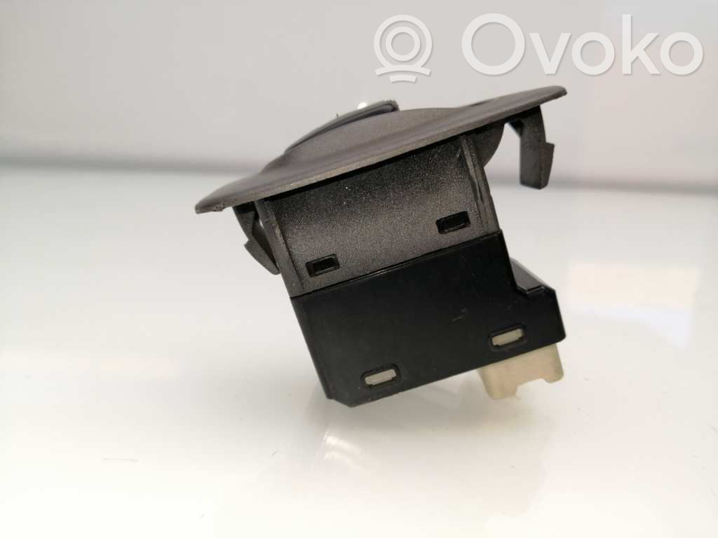 Electric window control switch   9358025000YN