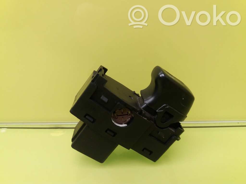 Interruptor del elevalunas eléctrico   8685288,03W113