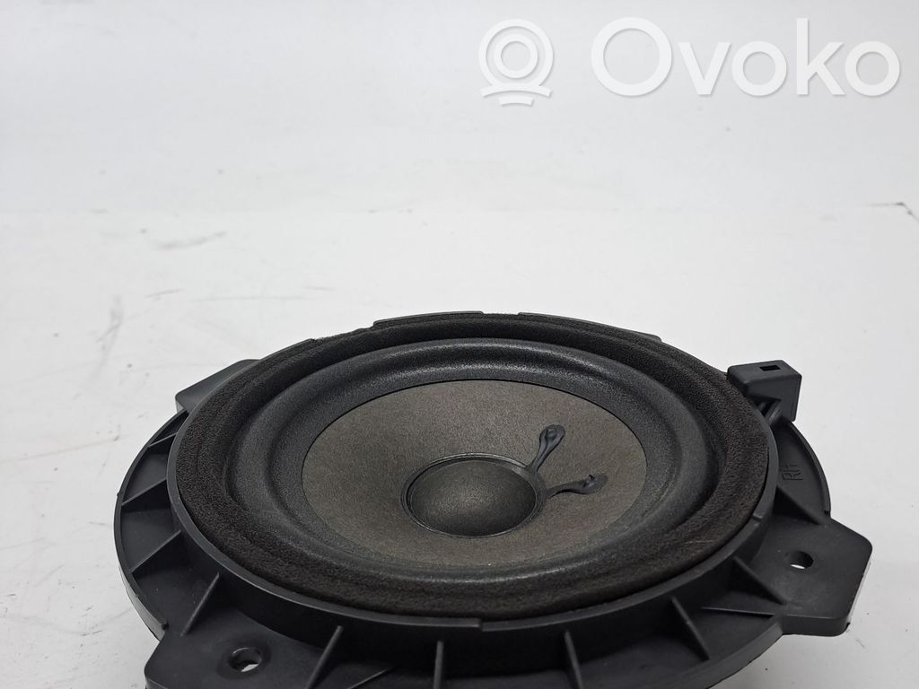 Altavoz de la puerta delantera   8931135000