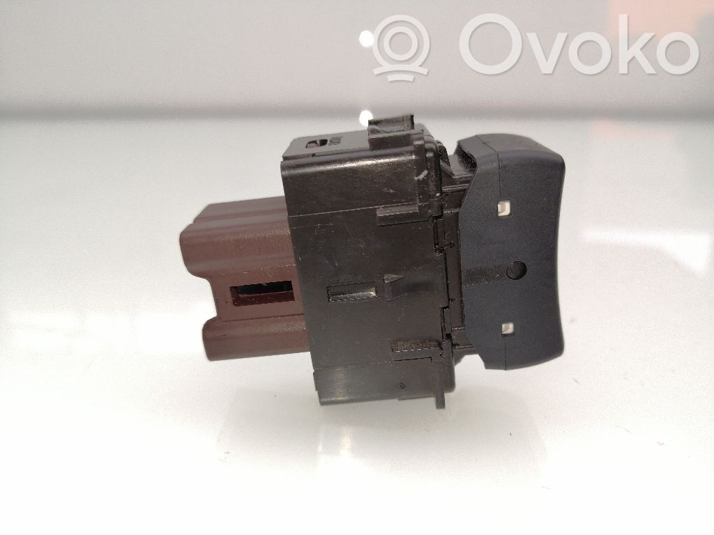 Muut kytkimet/nupit/vaihtimet   83245AJ000