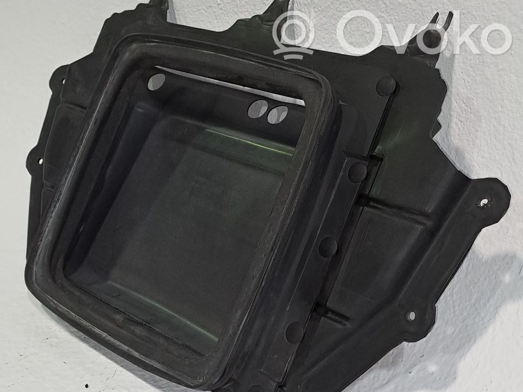 Nissan Navara D22 Osłona górna silnika 