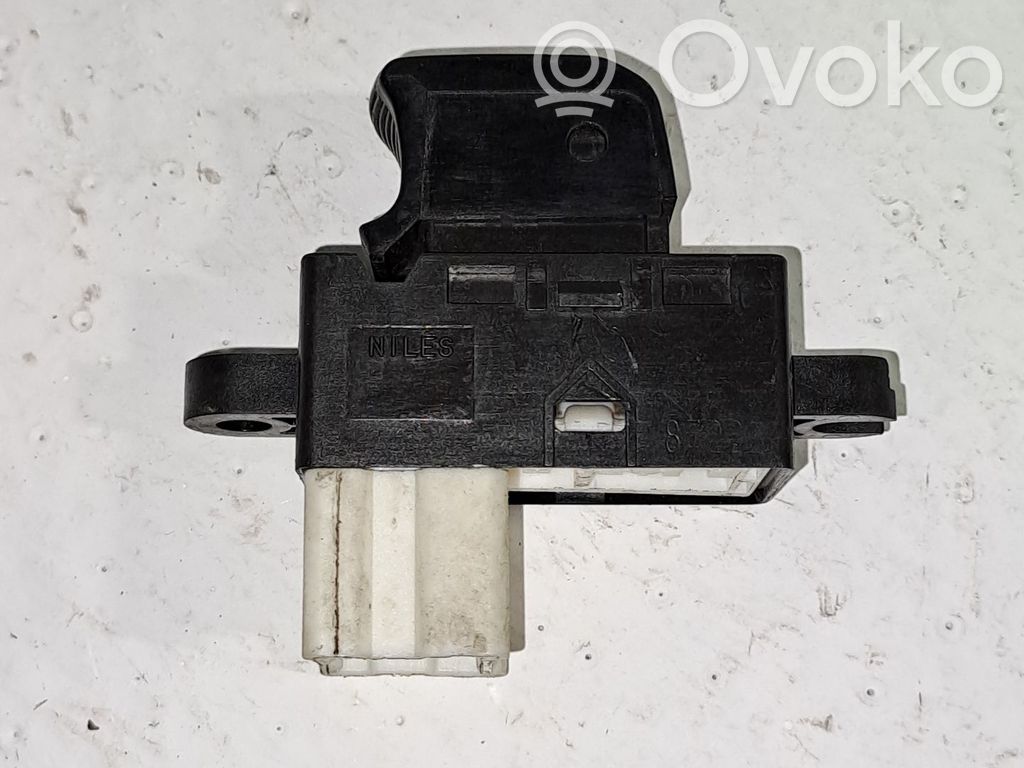 Przyciski szyb   83071FG110