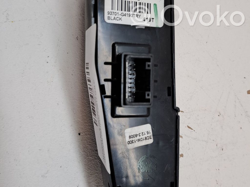 Hyundai i30 Przełącznik / Przycisk kierownicy 