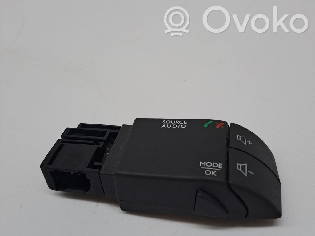 Dacia Sandero Pulsanti/interruttori sul volante 
