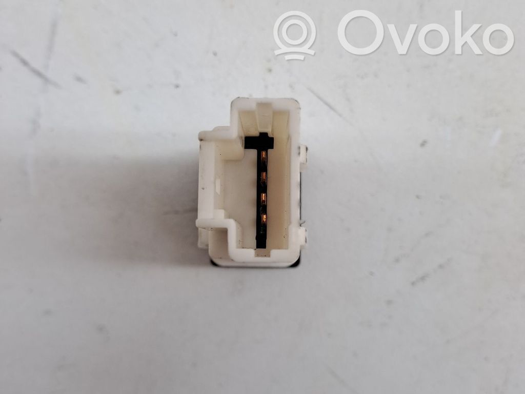 Nissan Qashqai Comutator lumini pericol 