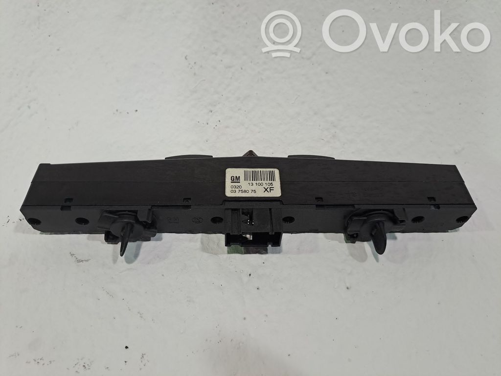 Opel Zafira B Przycisk świateł awaryjnych
