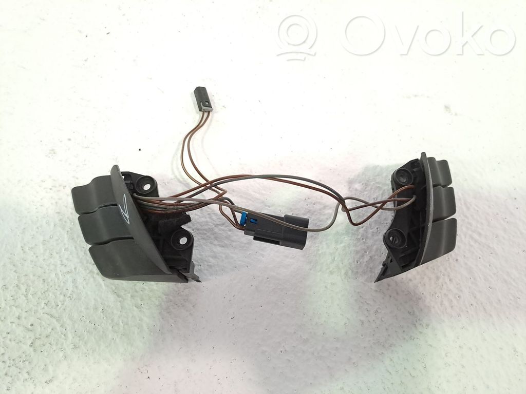 Chevrolet Meriva Pulsanti/interruttori sul volante 