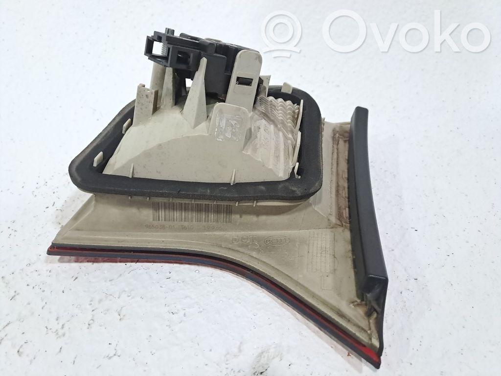 Audi A4 S4 B6 8E 8H Takavalon polttimo 