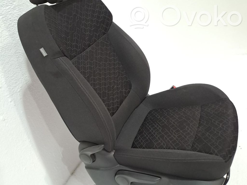 Peugeot 3008 II Fotel przedni pasażera 
