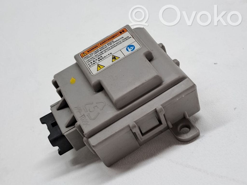 Unidad de control/módulo de carrocería central   103281700A