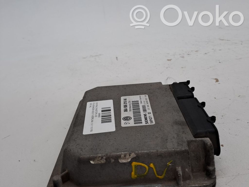 Engine control unit/module ECU   6A906019BF