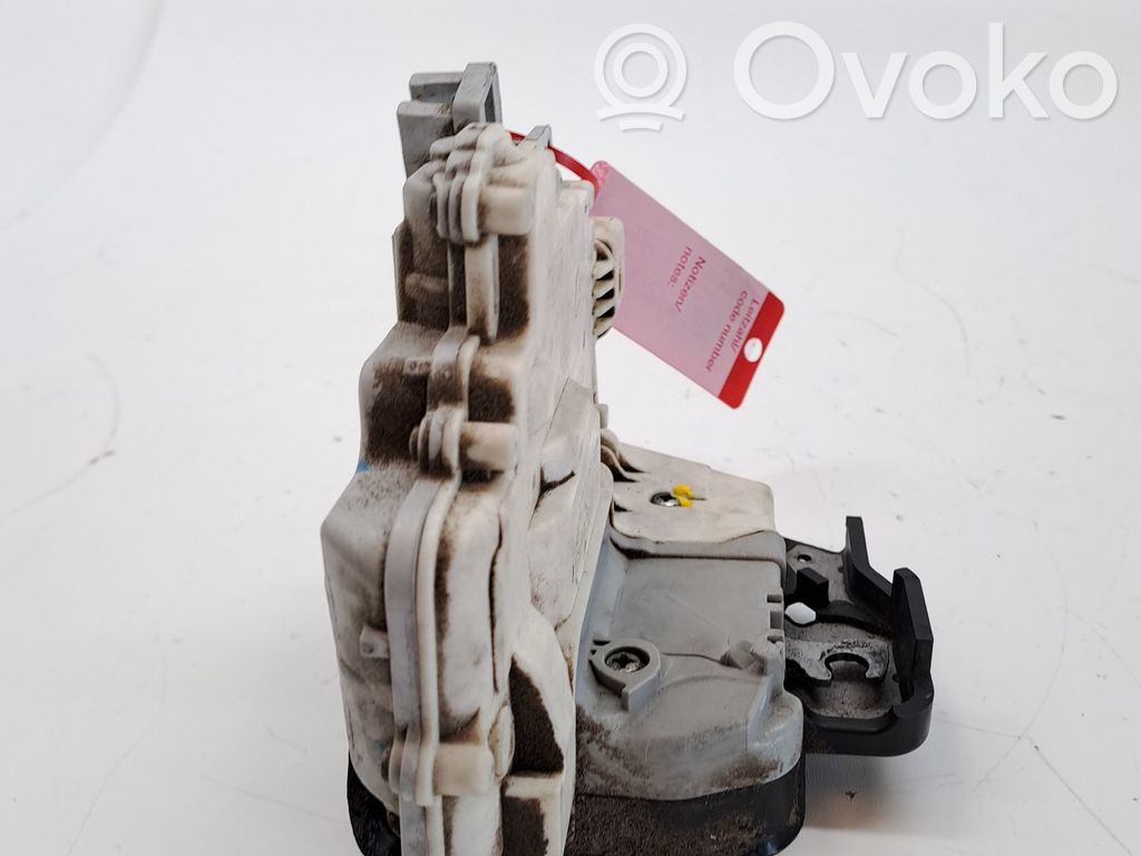 Zamek drzwi przednich   8E1837016AA