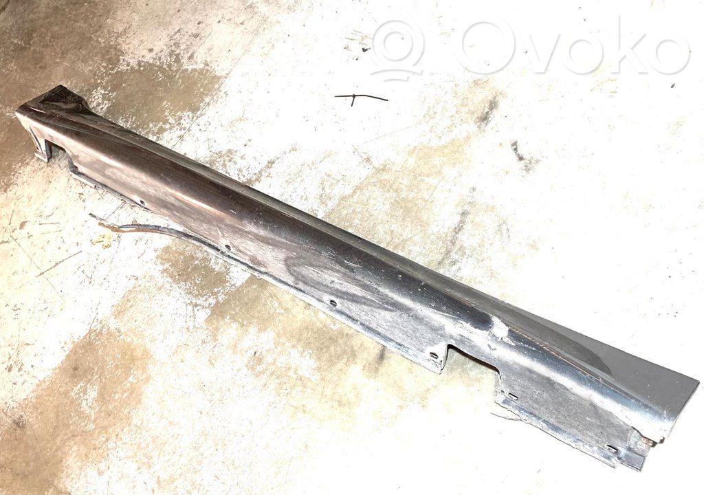 Moldura del faldón lateral   51777896838,7896838
