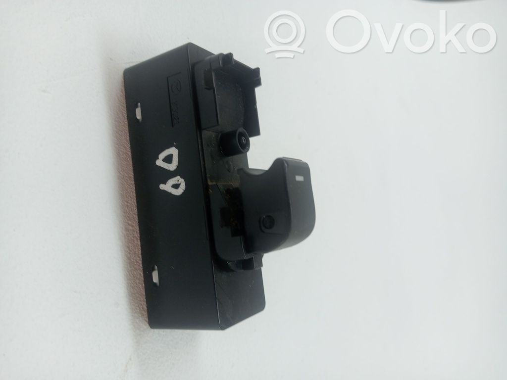 Electric window control switch   KA1H66380