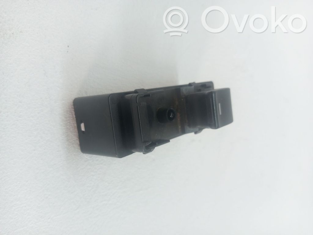 Electric window control switch   KA1H66380