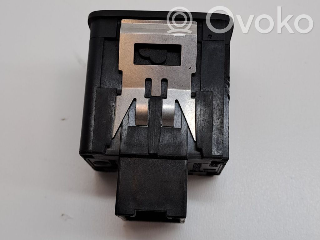 Volkswagen PASSAT CC Light switch 