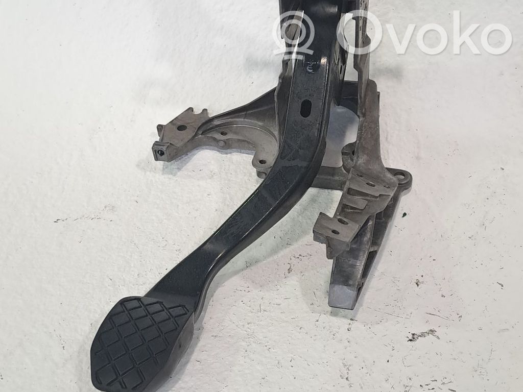 Pedal de freno   8E1721140