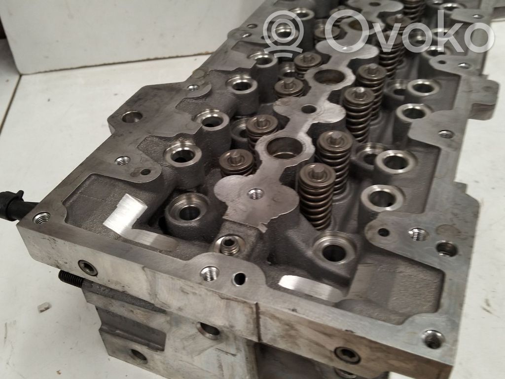 Culata del motor   5607173