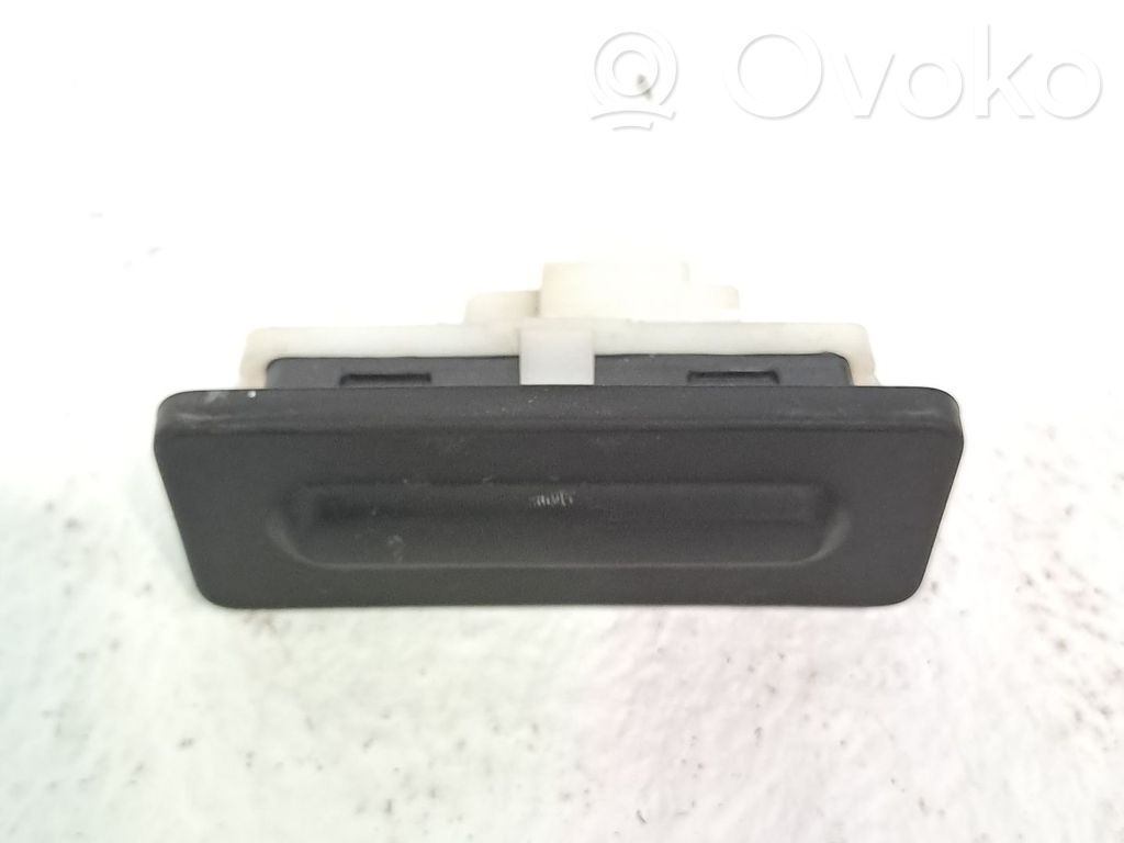 Manecilla de la puerta trasera maletero   9820395580