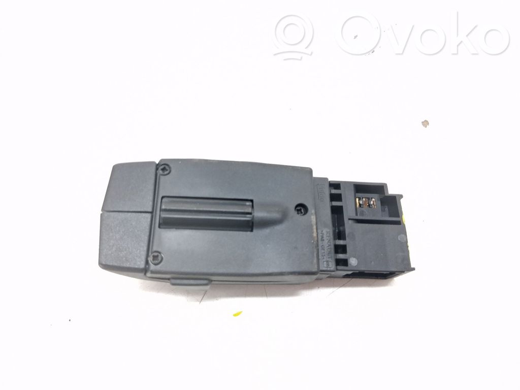 Dacia Sandero Pulsanti/interruttori sul volante 