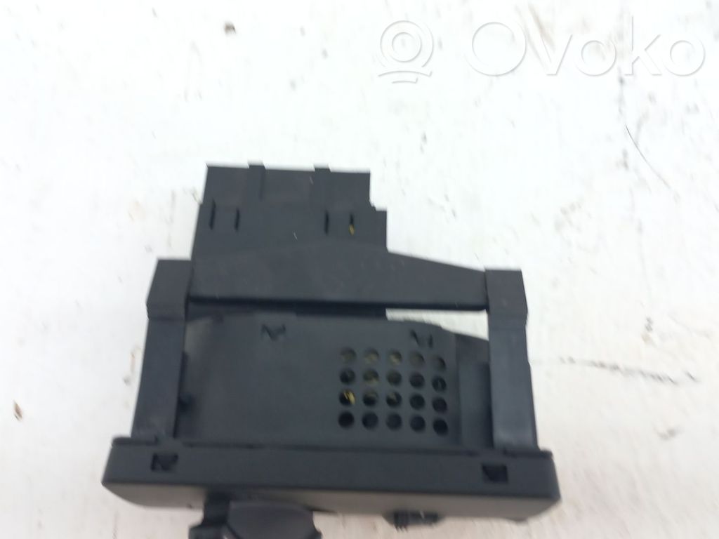Interruptor de luz   1356216,6S6T13A024AA