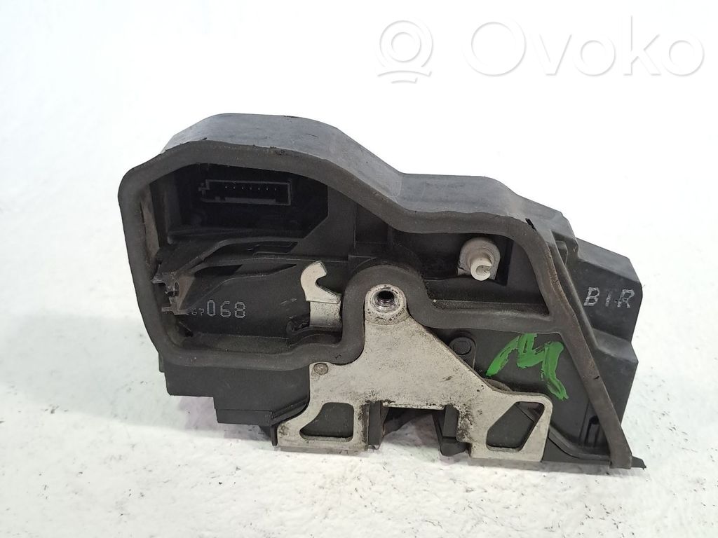 Cerradura de puerta delantera   51217202146
