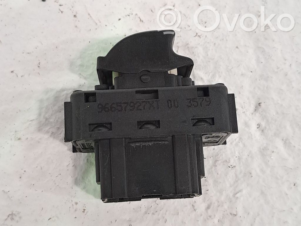 Interruptor del elevalunas eléctrico   96657927XT
