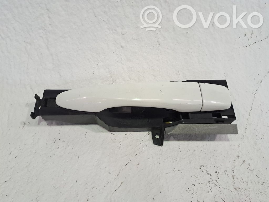 Manecilla externa puerta trasera   806105FD0B,806404EA0B