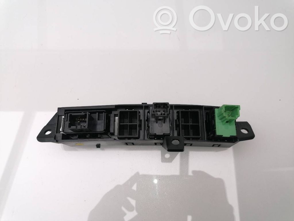 Nissan NP300 Pulsanti/interruttori sul volante