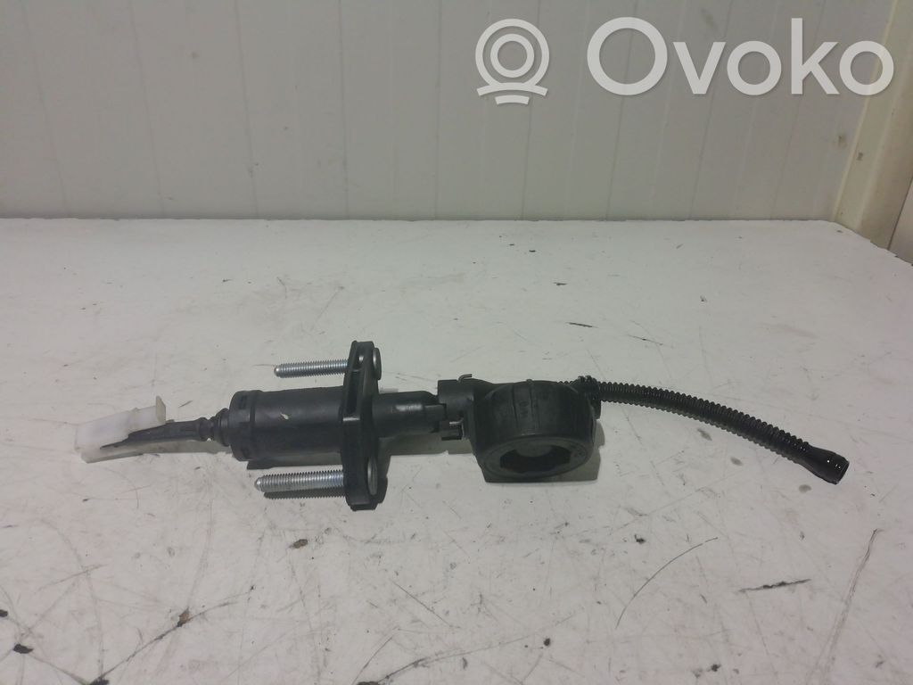 Opel Astra J Cilindro secondario della frizione