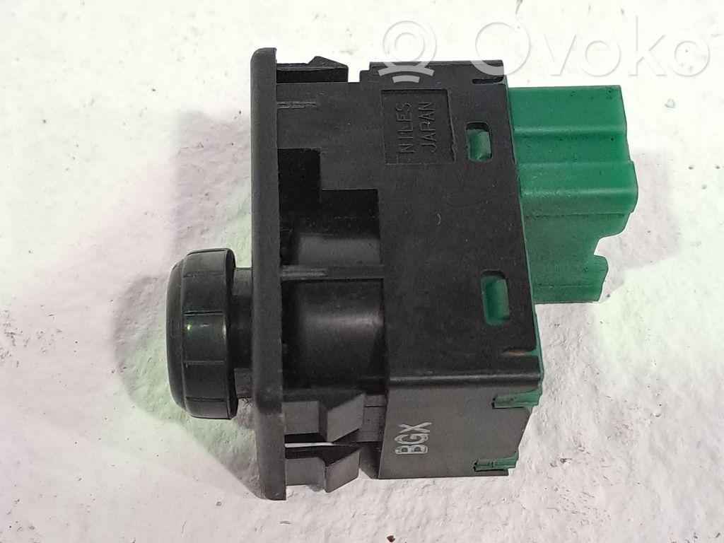 Interruptor del espejo lateral   255702Y015