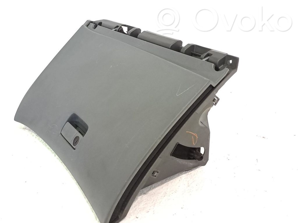 Nissan Primera Handschuhfach 