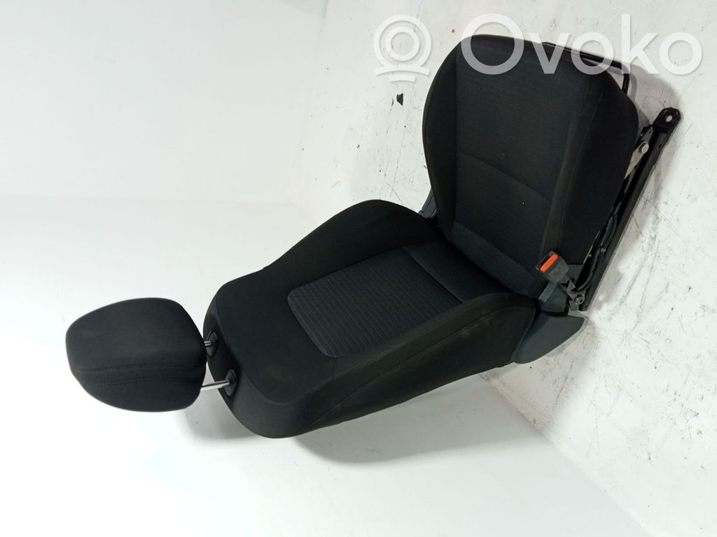 Hyundai i20 Active Kuljettajan istuin 