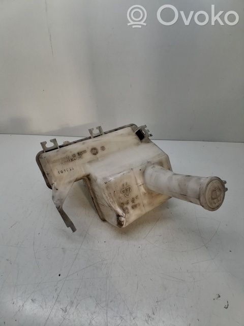 Tuulilasinpesimen nestesäiliö   8260A224