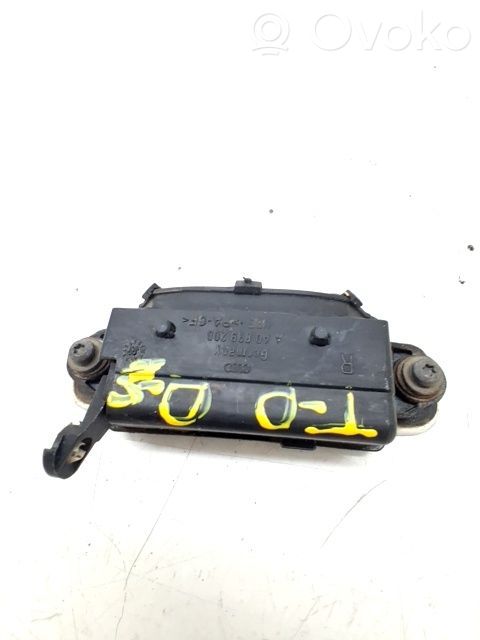 Manecilla externa puerta trasera   4A0839208A,4A0839206